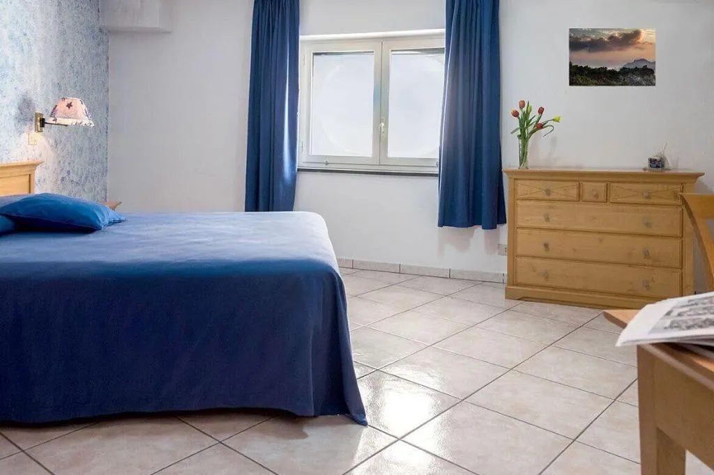Room, L'Approdo, Naples