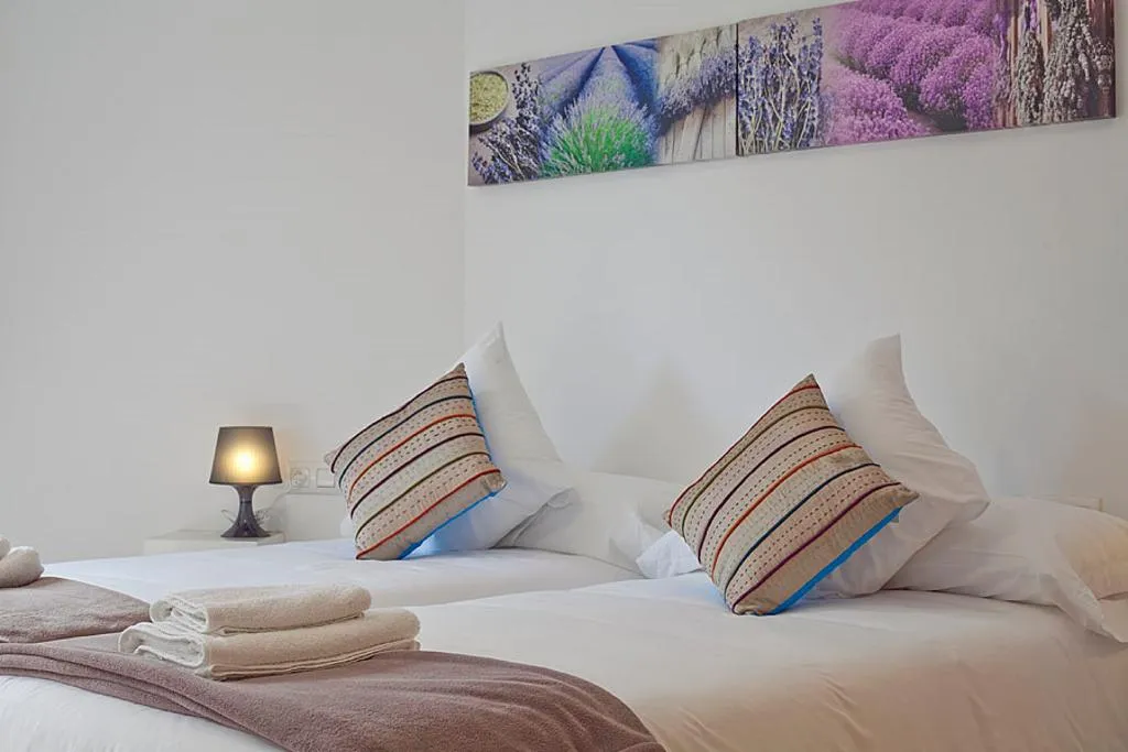 APARTMENT TWO BEDROOMS WITH TERRACE Room, Charmsuites Paralel, Barcelona