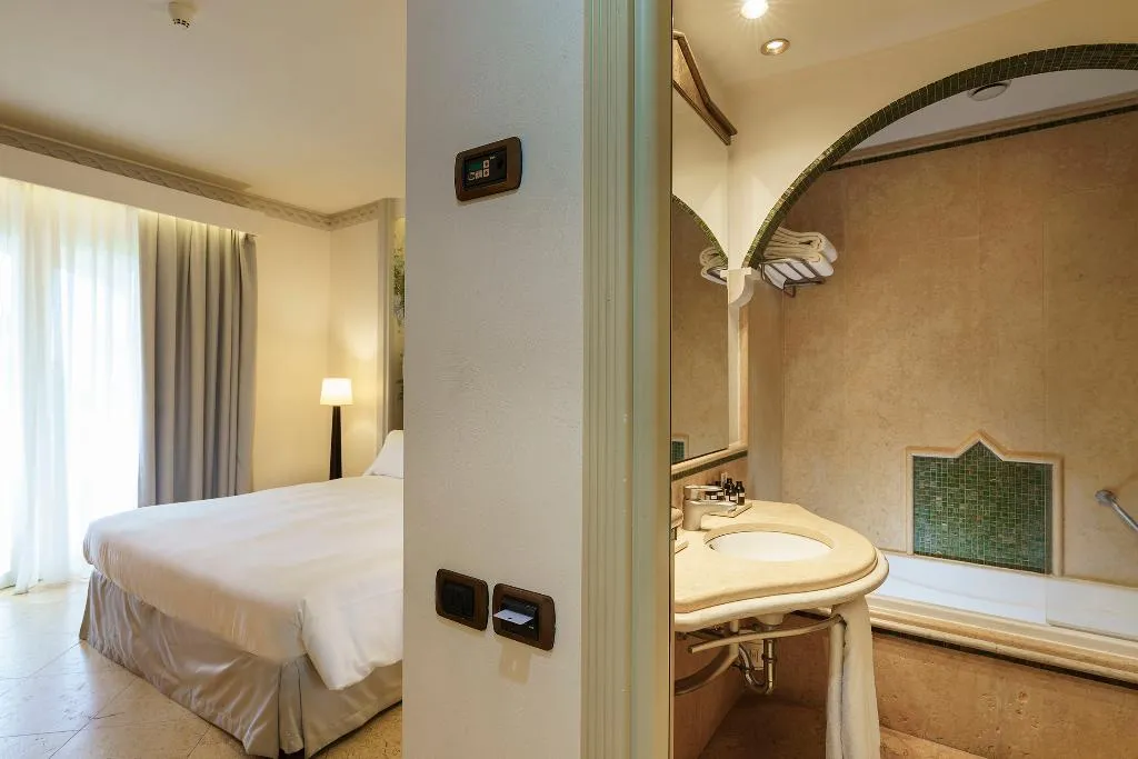 Double or Twin DELUXE Room, Romano Palace, Catania
