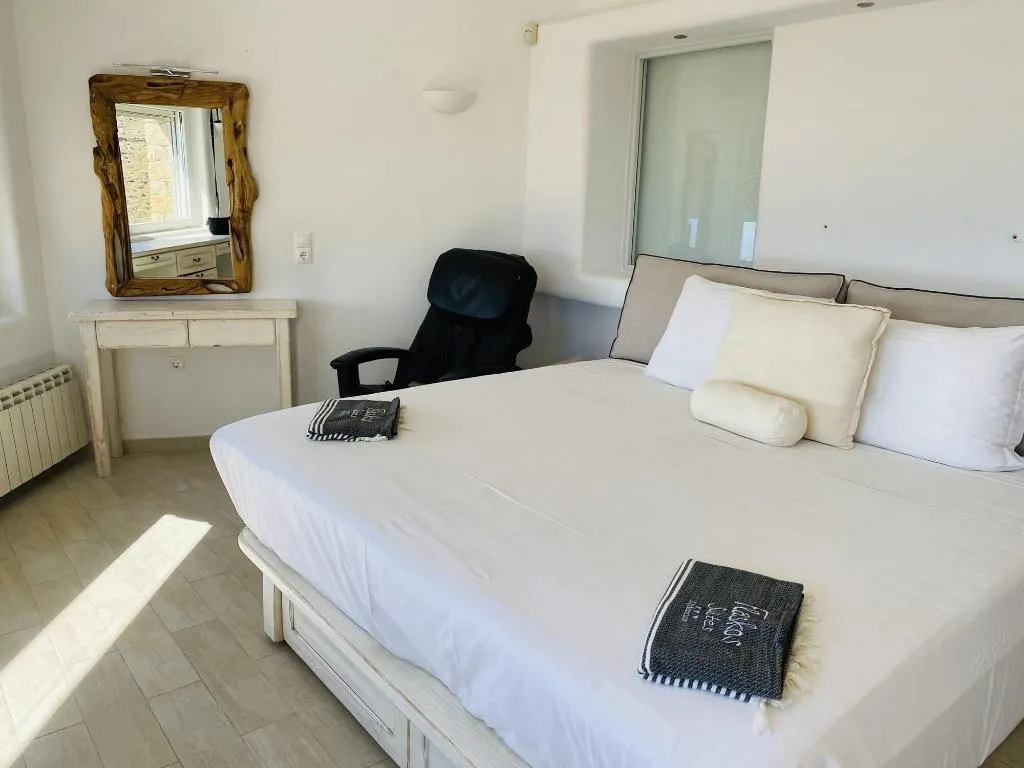Room, Flaskos Suites, Mykonos