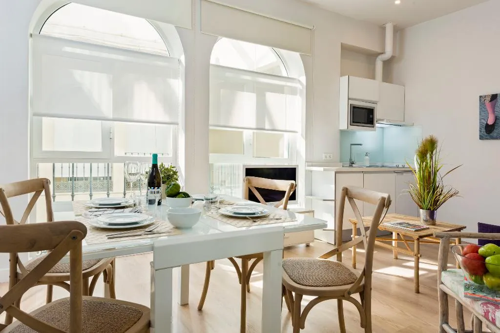 APARTMENT CAPACITY 6 TWO BEDROOMS Room, Suites Sevilla Plaza, Seville