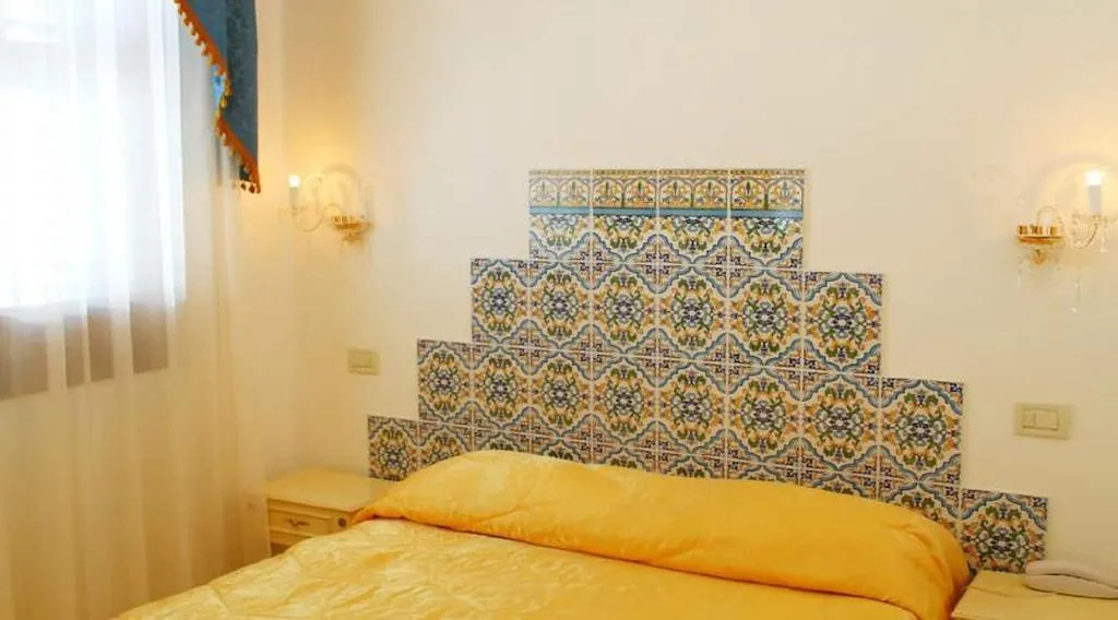 Room, Araba Fenice Hotel, Palermo