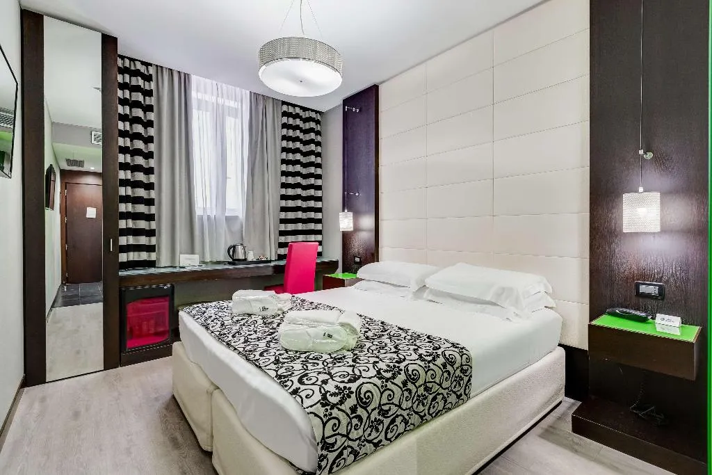 DOUBLE QUEEN SIZE BED Room, Best Western Cinemusic Hotel, Naples