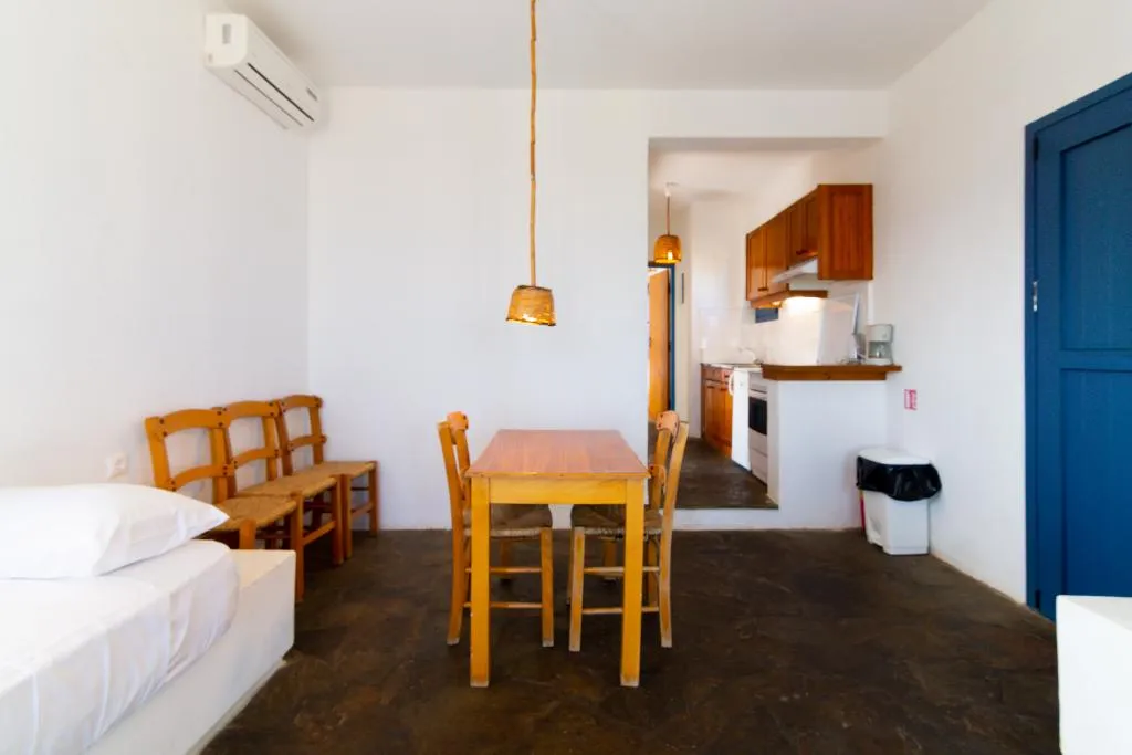 APARTMENT TWO BEDROOMS Room, Okirroi Villas and Apts, Crete