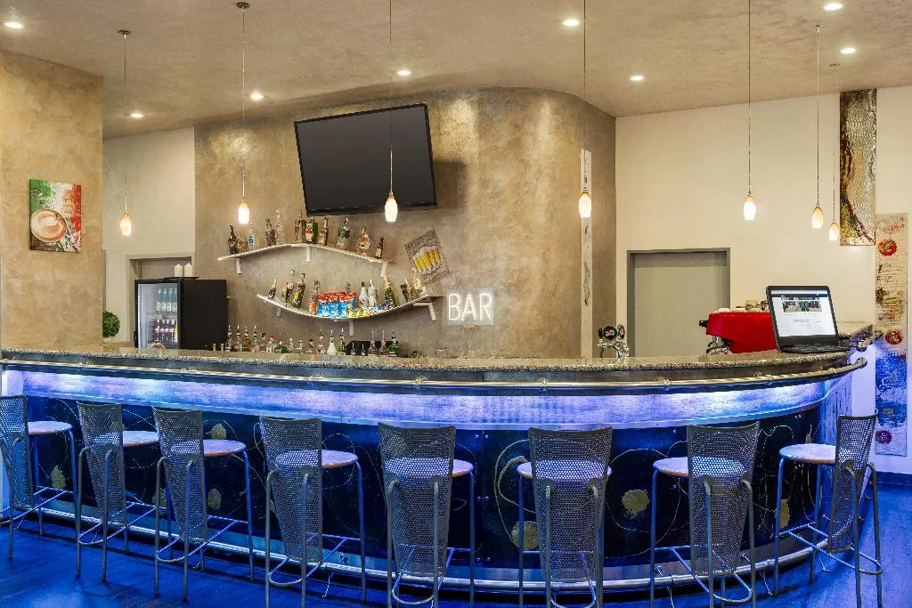 Bar, Amedia Praha Express, Prague