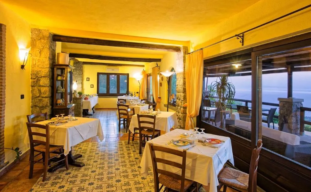 Restaurant, Agriturismo Pera Di Basso, Naples