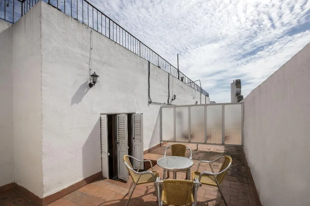 Room, Cuatro Naciones, Barcelona