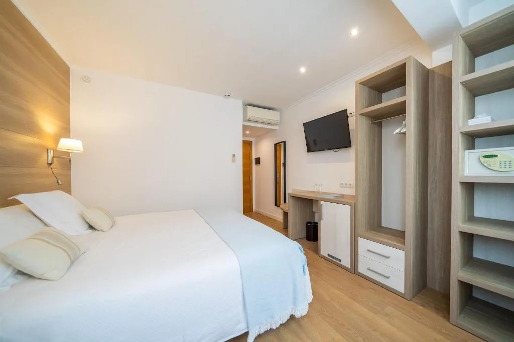 Room, Hostal Menurka, Menorca