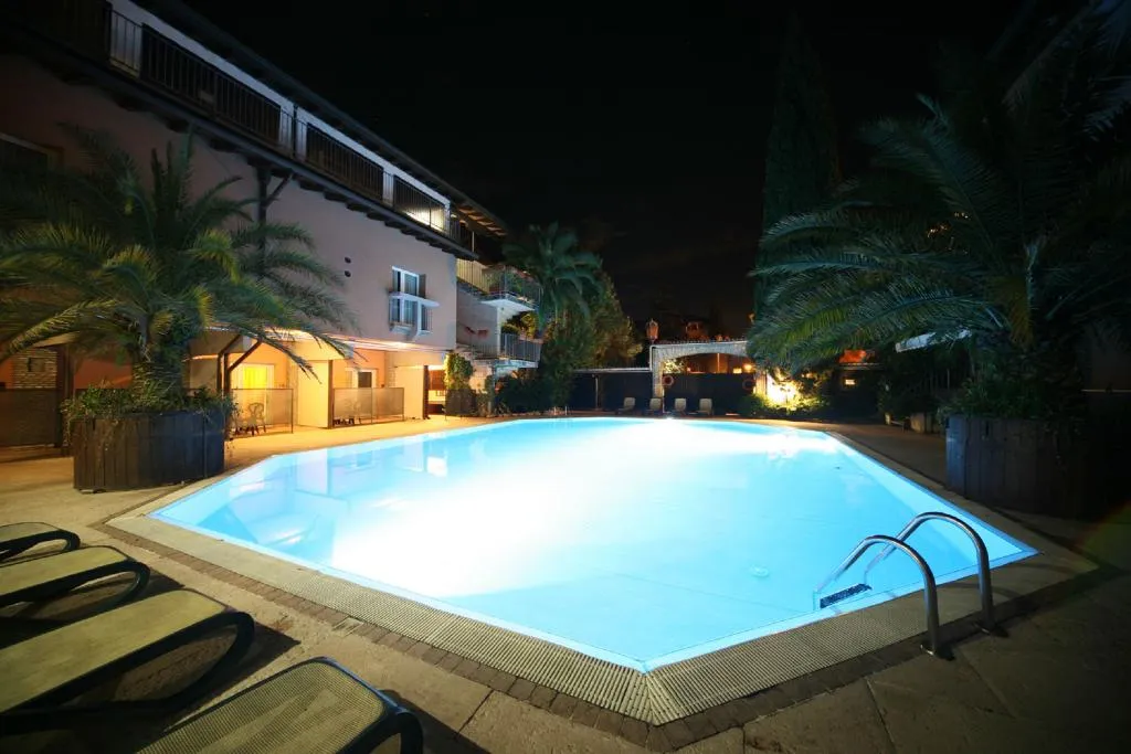 Pool, La Paül, Milan