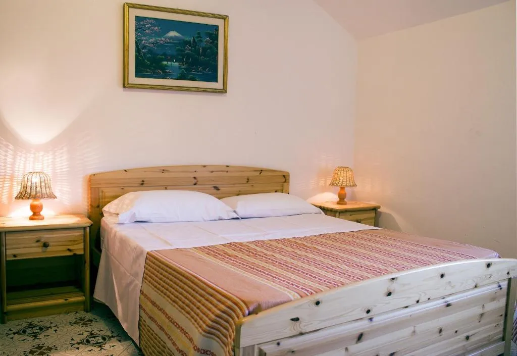 Room, Villa De Angelis, Naples