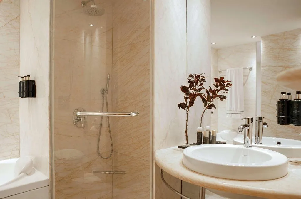 JUNIOR SUITE EXECUTIVE Room, Melia Athens, Athens