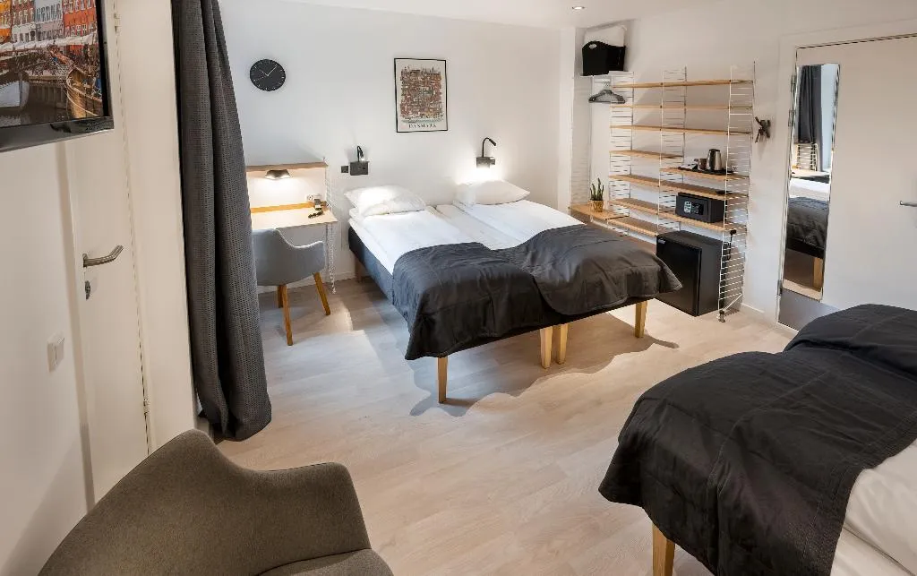 QUADRUPLE STANDARD Room, Go Hotel Ansgar, Copenhagen