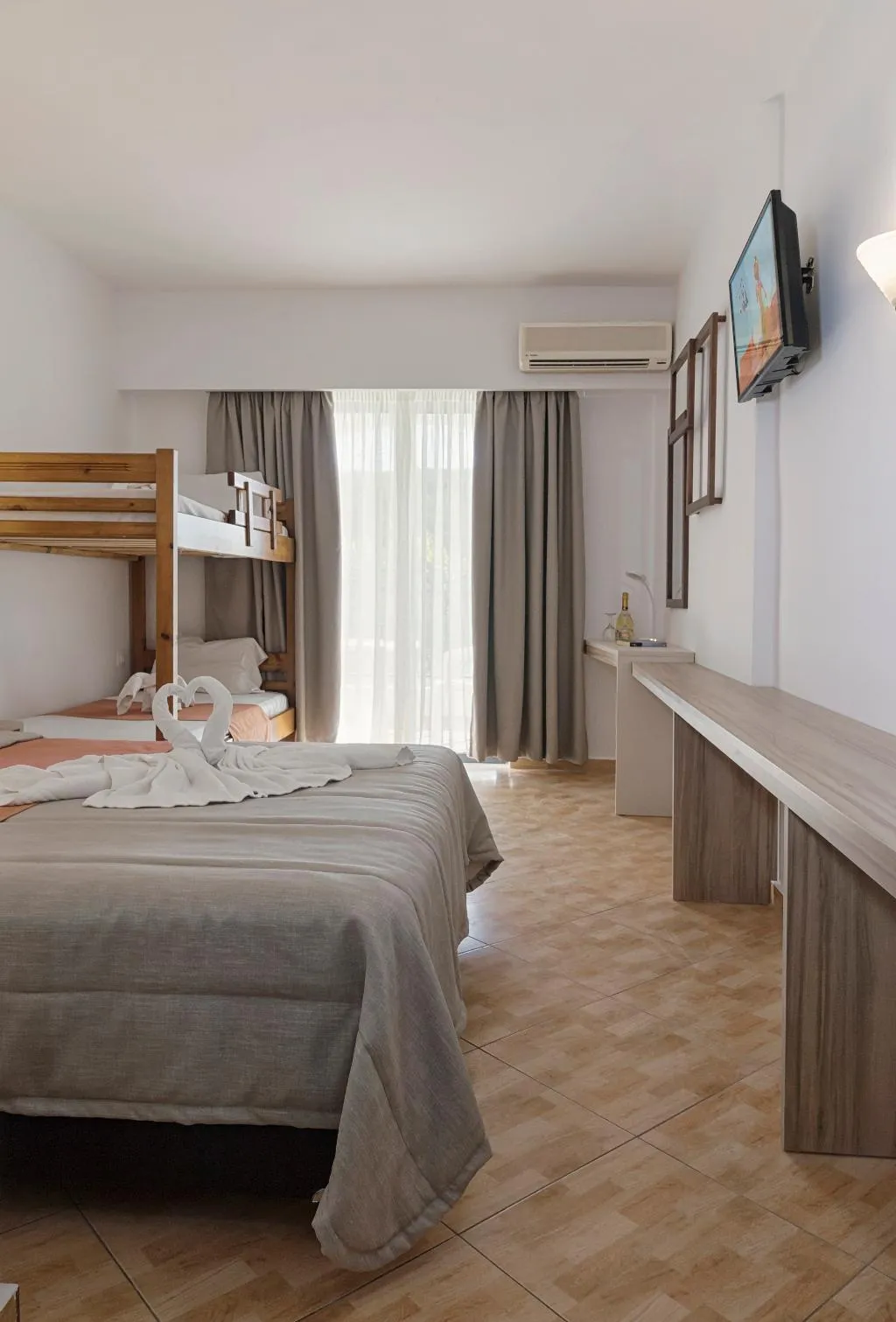 FAMILY ROOM GARDEN VIEW Room, Begeti Bay, Crete