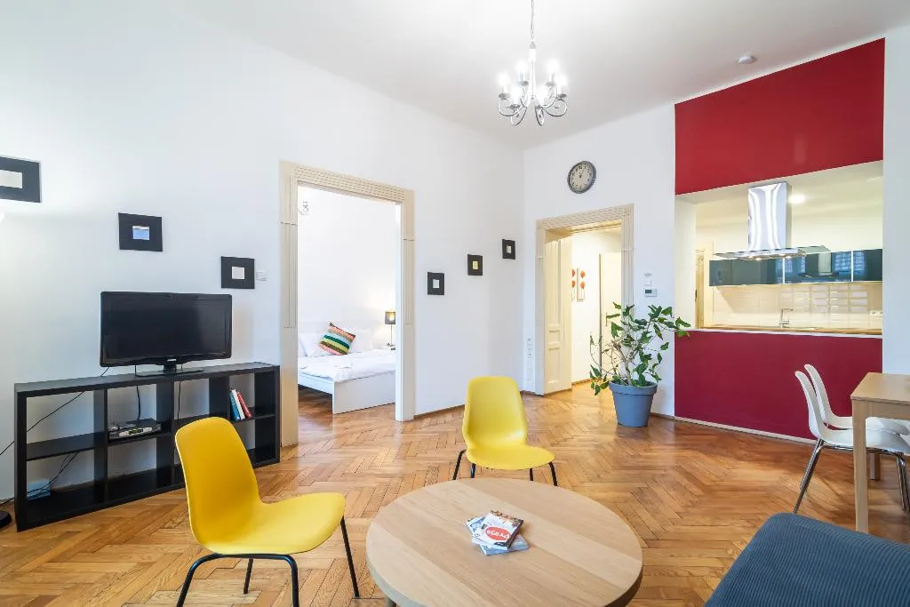 APARTMENT TWO BEDROOMS ONE BATHROOM Room, Royal Road Residence, Prague