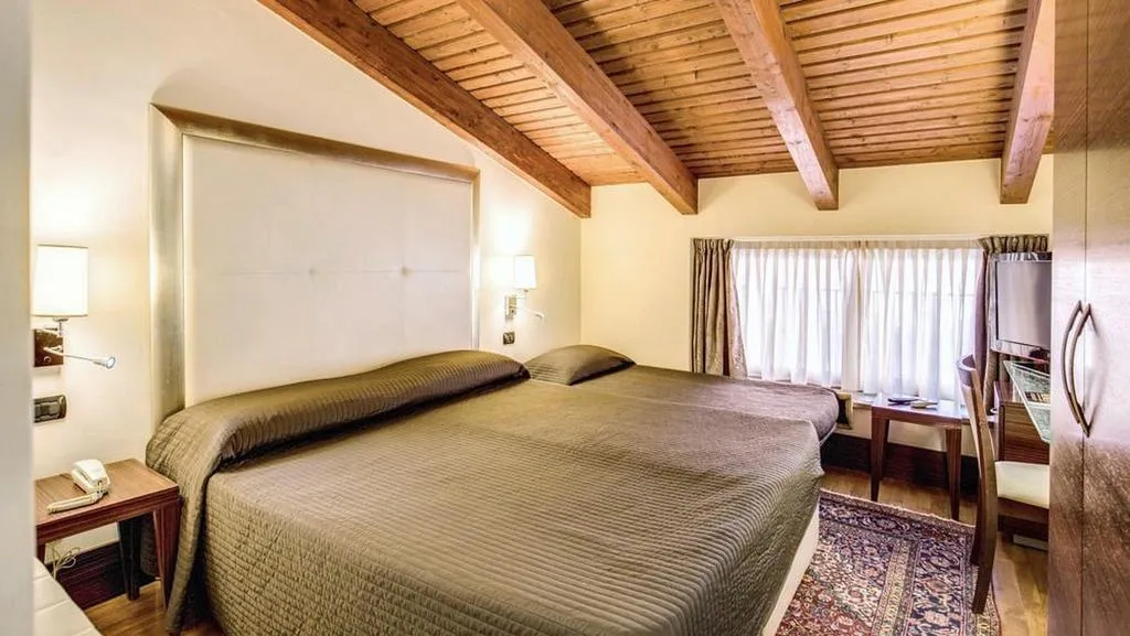 DOUBLE STANDARD Room, The Strand, Rome