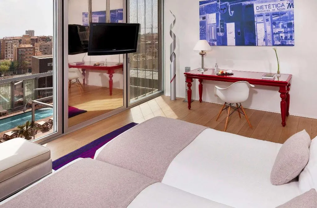 FAMILY ROOM POOL VIEW Room, Melia Barcelona Sky, Barcelona