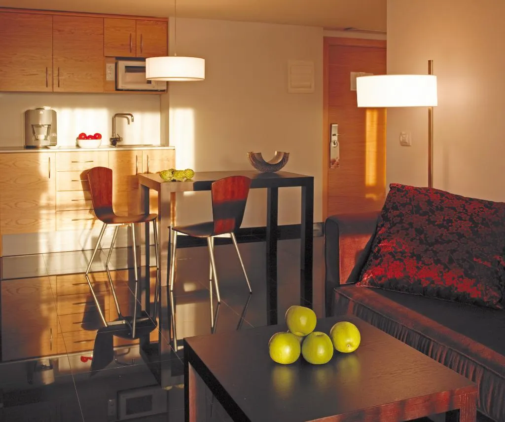 FAMILY ROOM STANDARD Room, Hesperia Fira Apartments, Barcelona