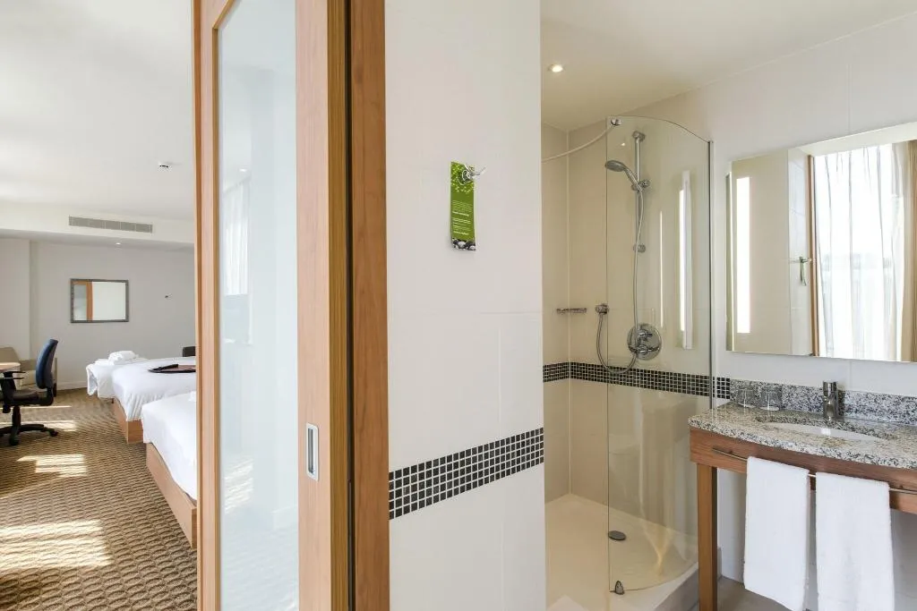 QUADRUPLE STANDARD Room, Hampton by Hilton Amsterdam / Arena Boulevard, Amsterdam
