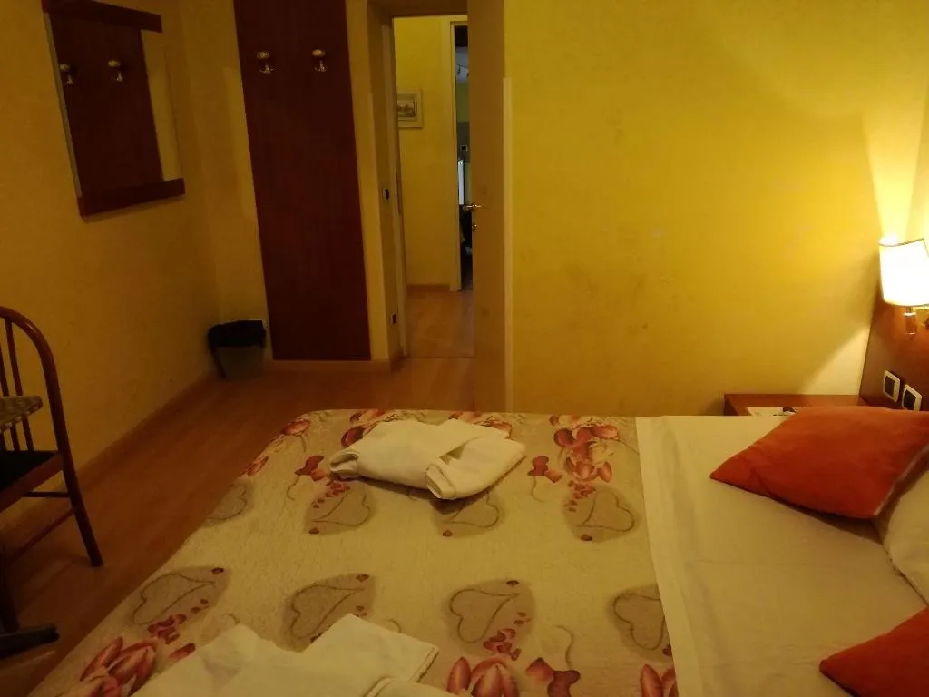 Room, La Casa Dellarte, Rome