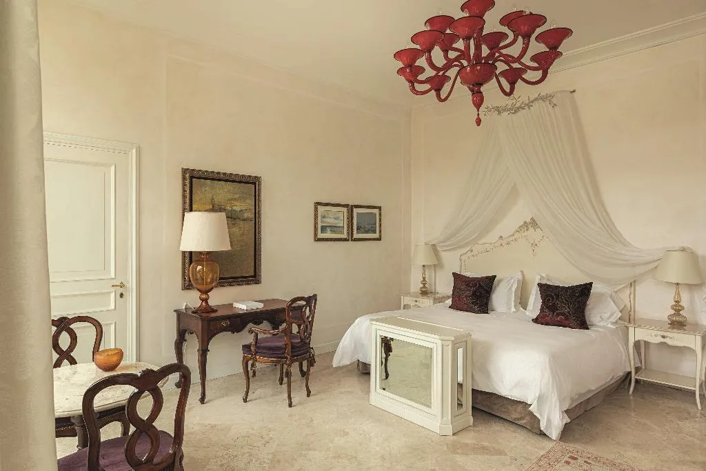 JUNIOR SUITE STANDARD Room, Hotel Cipriani, A Belmond Hotel, Venice, Venice
