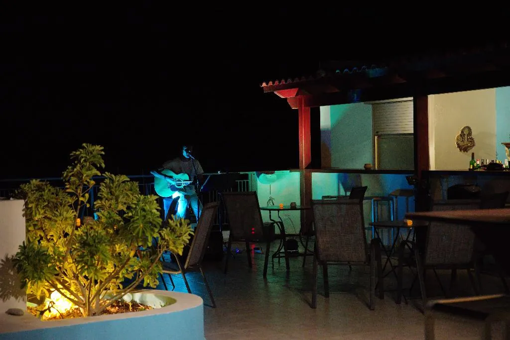 Bar, 4 Epoches, Skiathos
