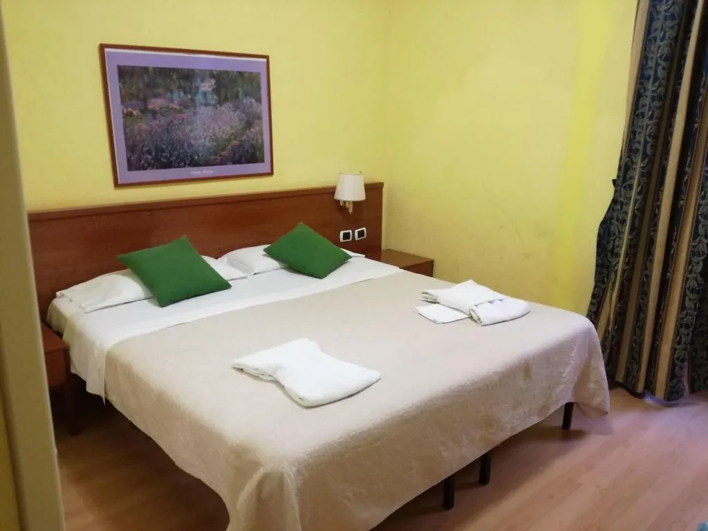 Room, La Casa Dellarte, Rome