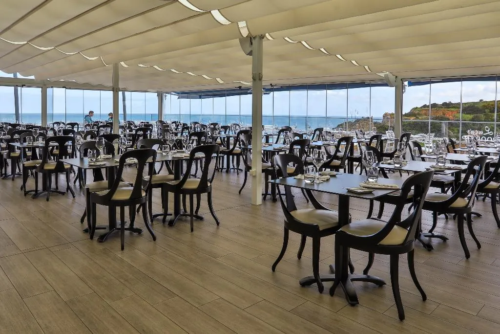 Restaurant, Carvi Beach Hotel, Algarve