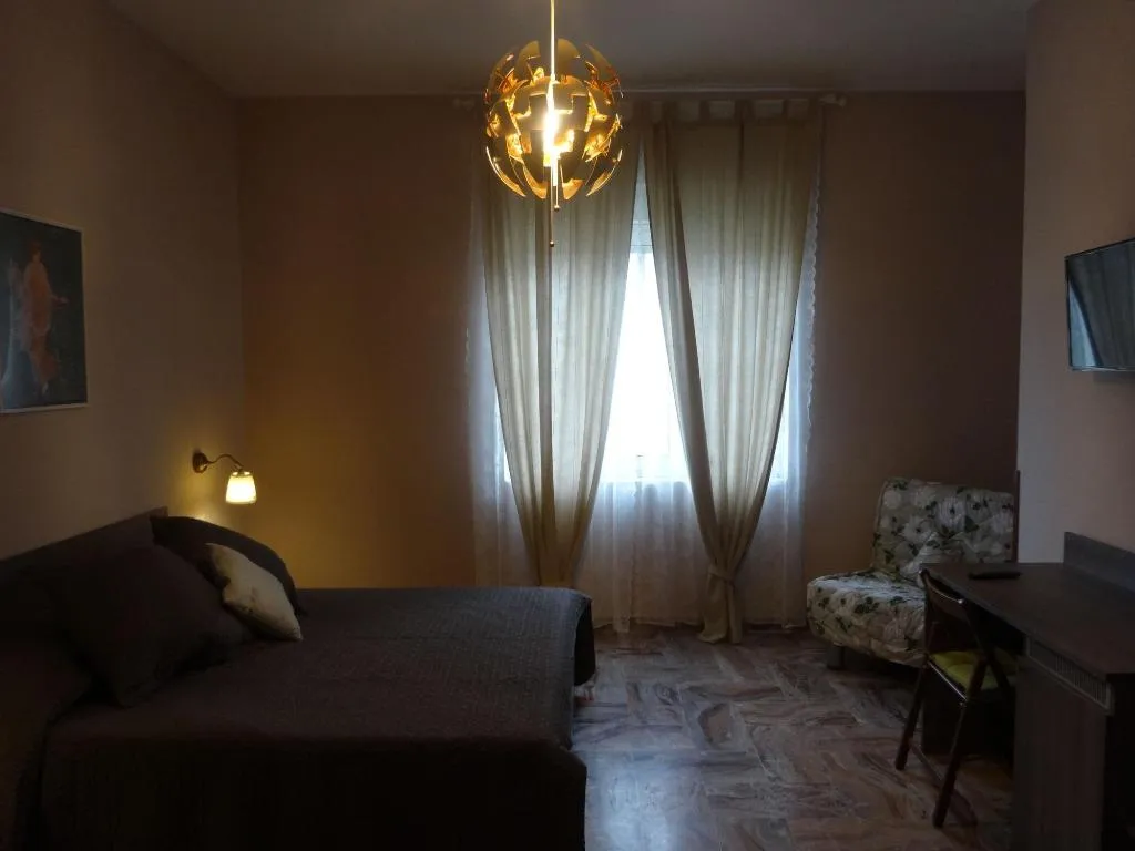 Room, Amphitheatrum Gate, Naples
