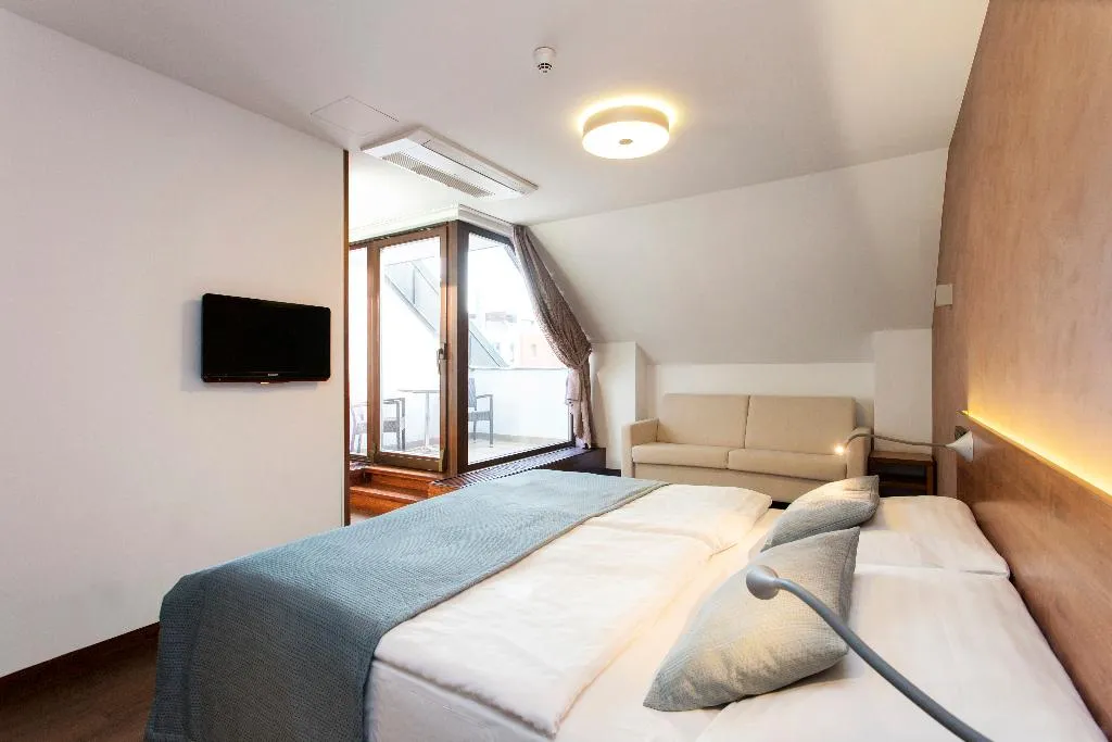 STUDIO ONE BED Room, Hotel Carol, Prague