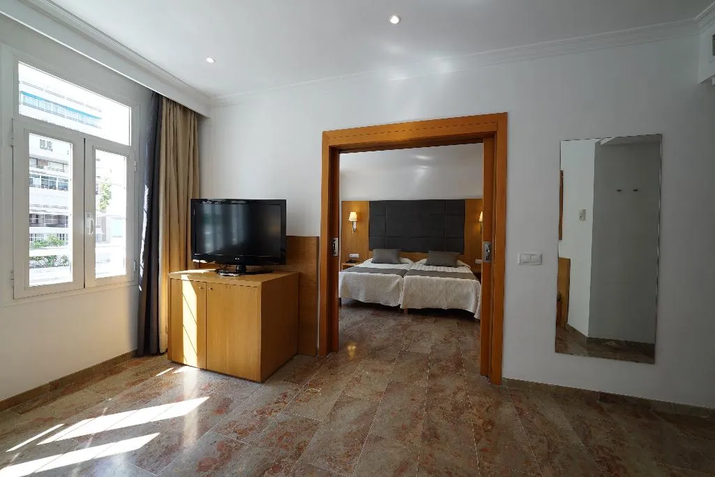 QUADRUPLE STANDARD Room, Artmadams, Majorca