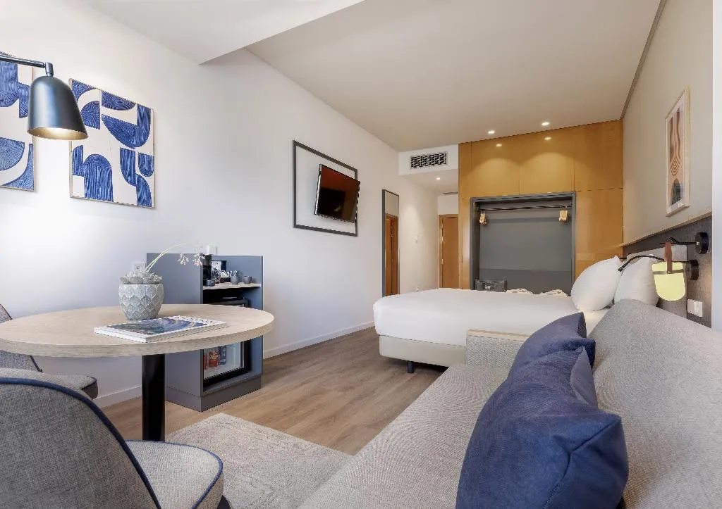 JUNIOR SUITE STANDARD Room, Málaga Alameda Centro Affiliated by Melia, Costa Del Sol