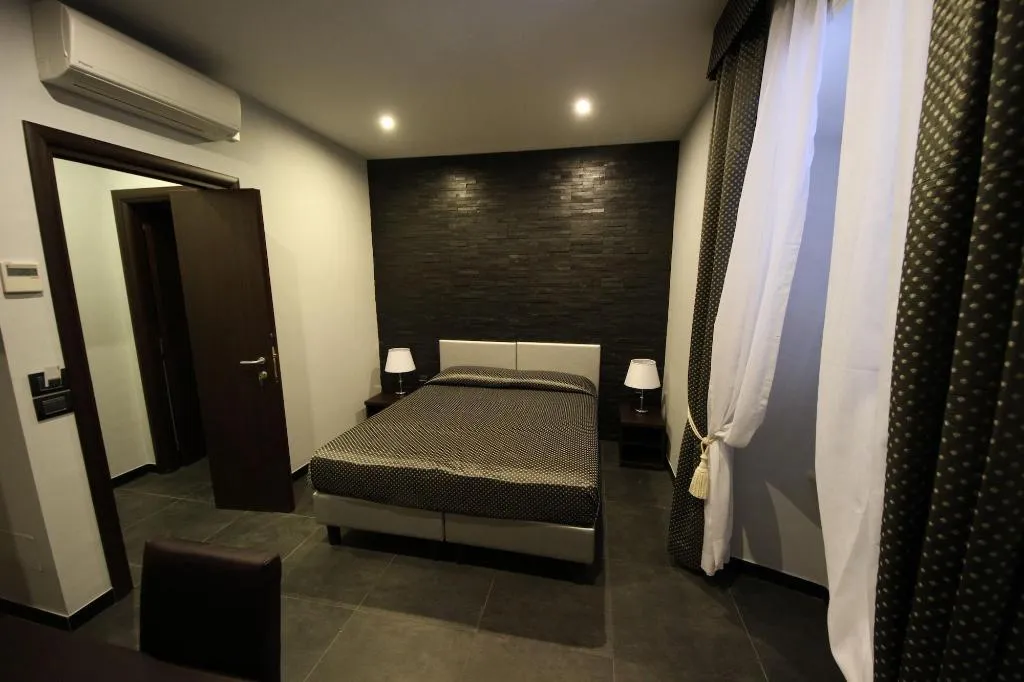 Room, B B La Casa Di Patty, Naples