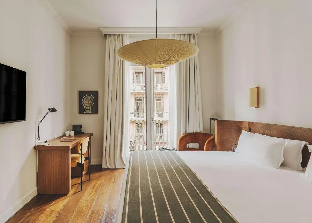 Room, Regina, Barcelona