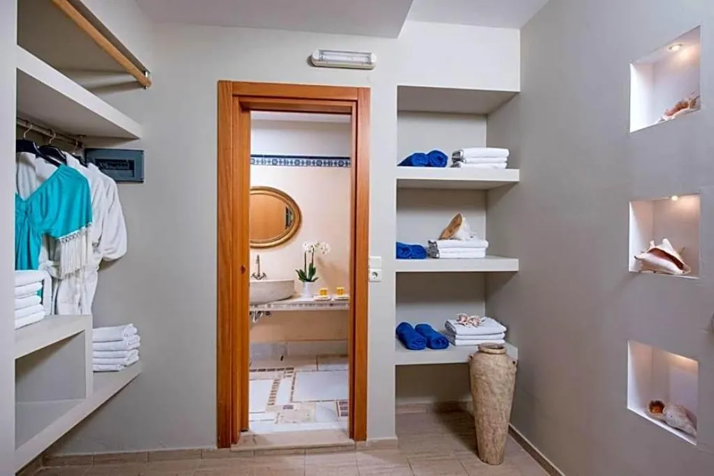 Room, Parthenis Palace, Crete