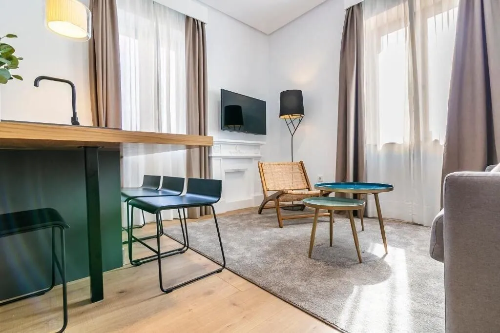 Room, Aquitania Home Suites, Seville
