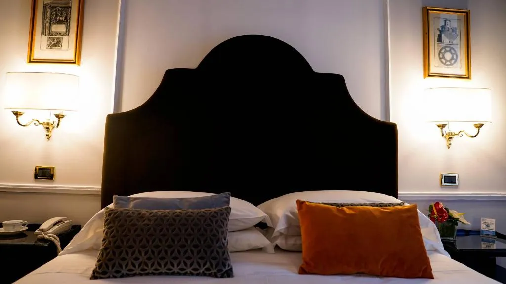 Double or Twin CLASSIC Room, Bettoja Hotel Massimo d'Azeglio, Rome