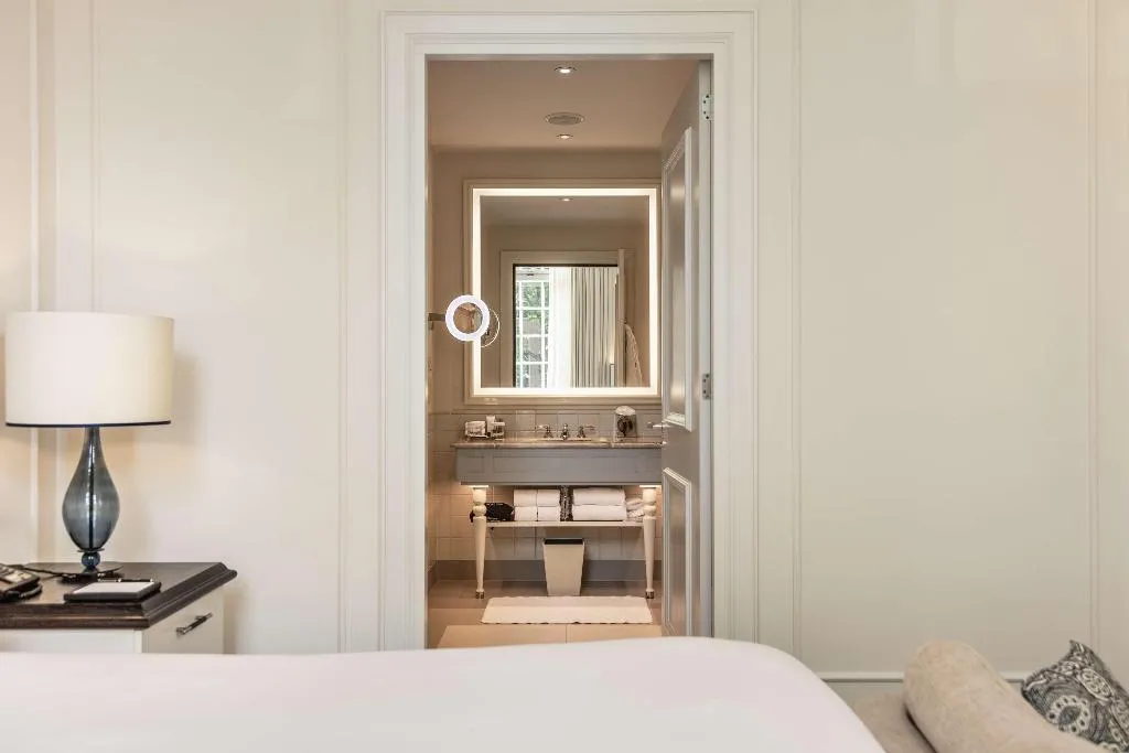 DOUBLE PREMIER KING BED Room, Waldorf Astoria Amsterdam, Amsterdam