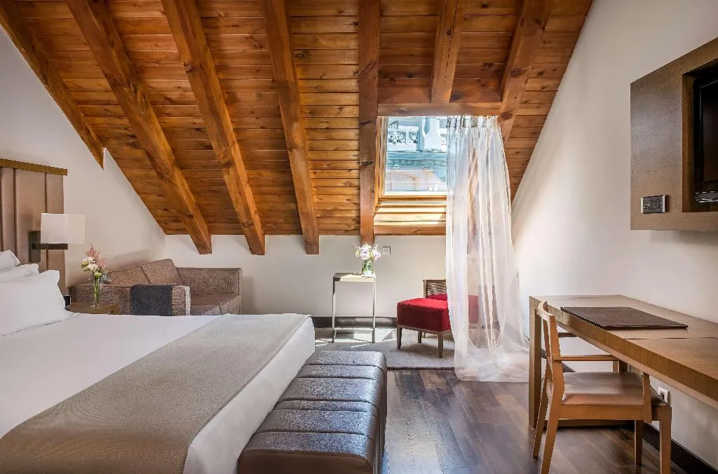 Room, NH Collection Madrid Palacio de Tepa, Madrid