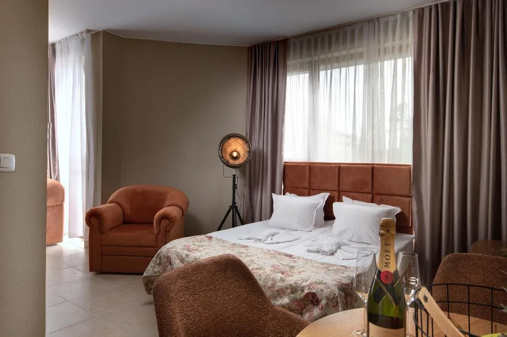 JUNIOR SUITE STANDARD Room, Avenue, Bourgas