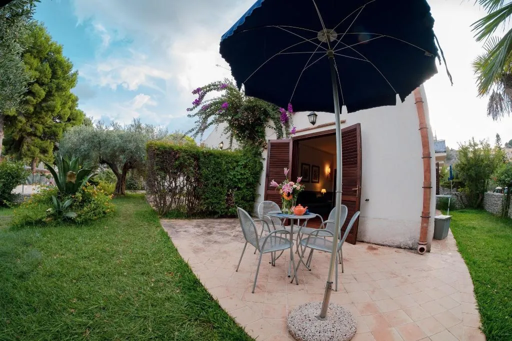 Room, Villaggio Cala Mancina, Palermo