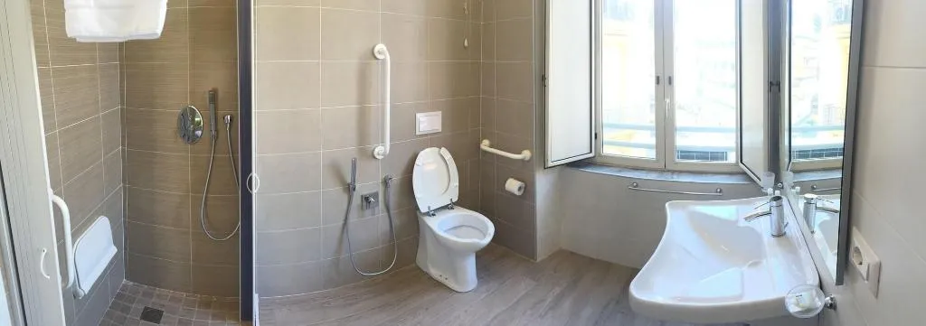 Room, Funikulì Funikulà, Naples