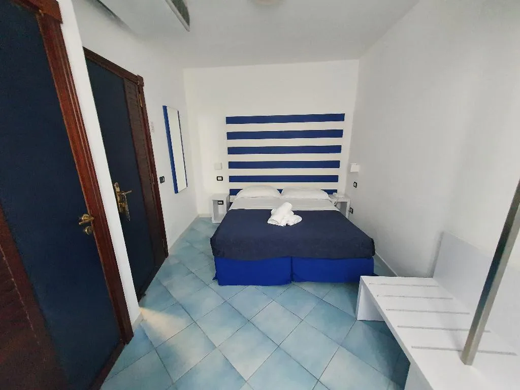 Double or Twin ECONOMY Room, Hotel Il Faro Sorrento, Naples
