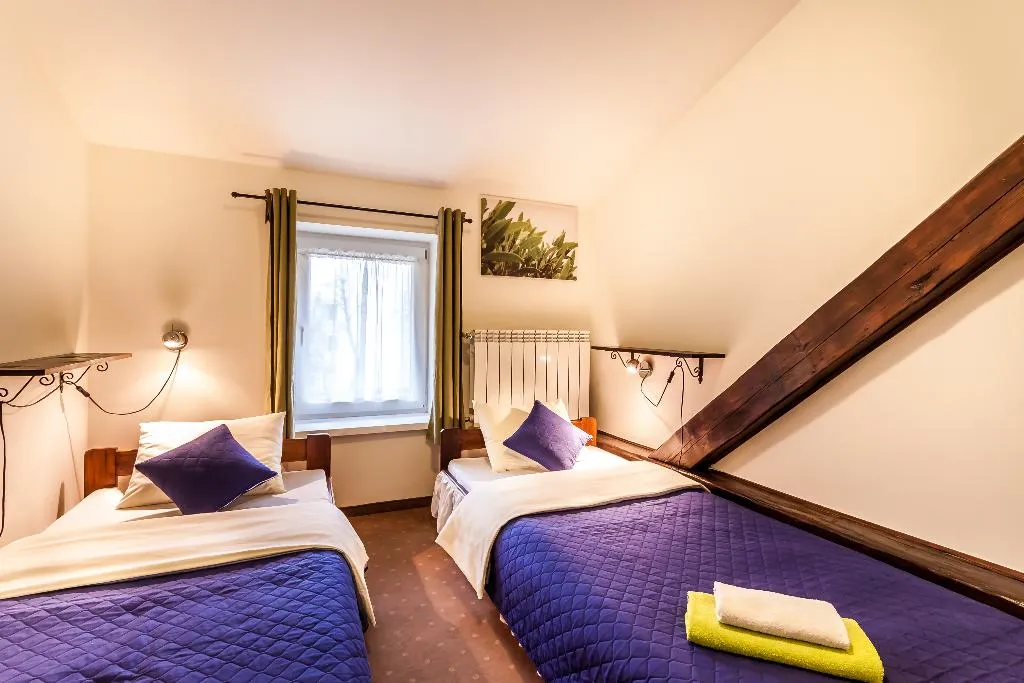 TRIPLE WITH SHARED BATHROOM Room, The Secret Garden Hostel, Krakow