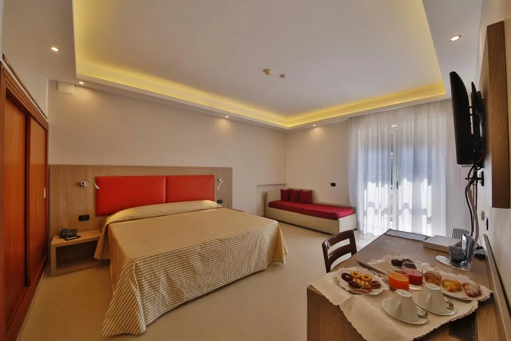 TRIPLE STANDARD Room, American Hotel, Naples