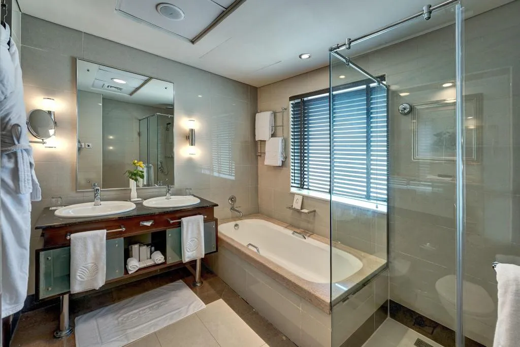 SUITE CLUB Room, Radisson Blu Hotel Dubai Barsha Heights, Dubai