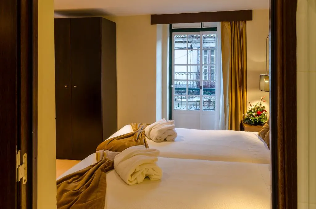TRIPLE STANDARD Room, Hotel Duas Nacoes, Lisbon