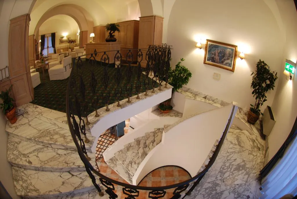 Lobby, De la Ville, Rome