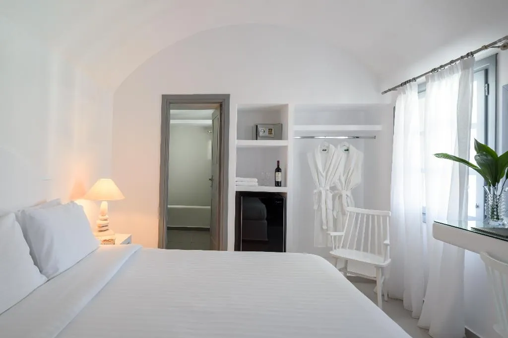 JUNIOR SUITE STANDARD Room, Maison des Lys, Santorini