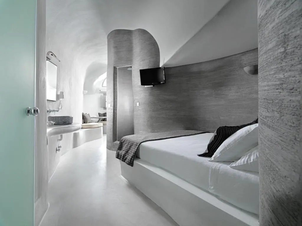 SUITE WITH DOUBLE BED Room, Tholos Resort, Santorini