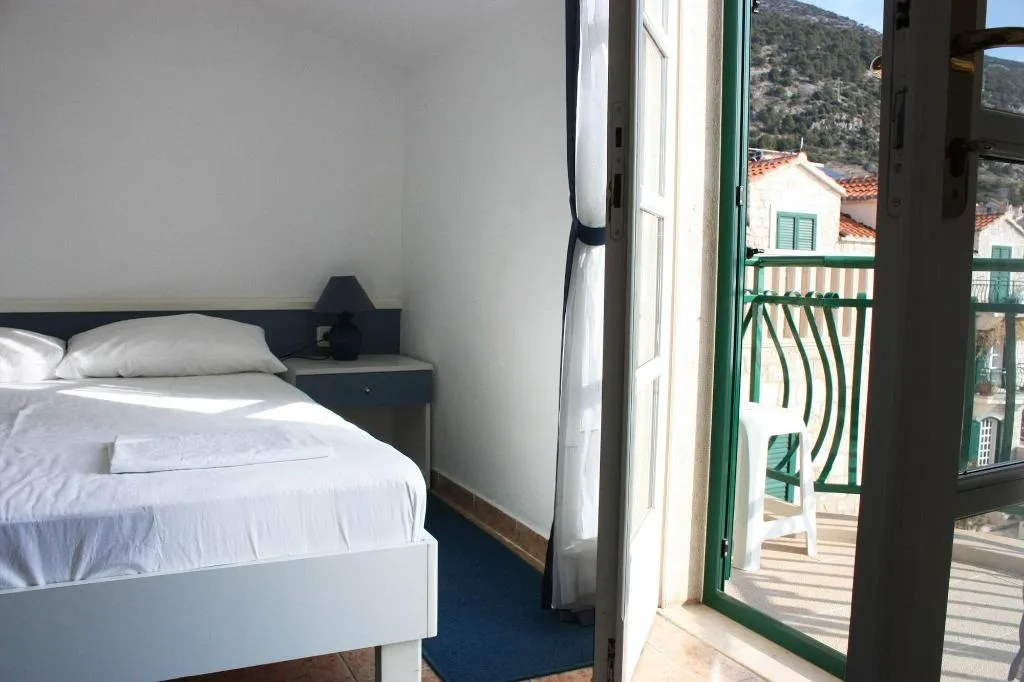 Room, Ivan, Split